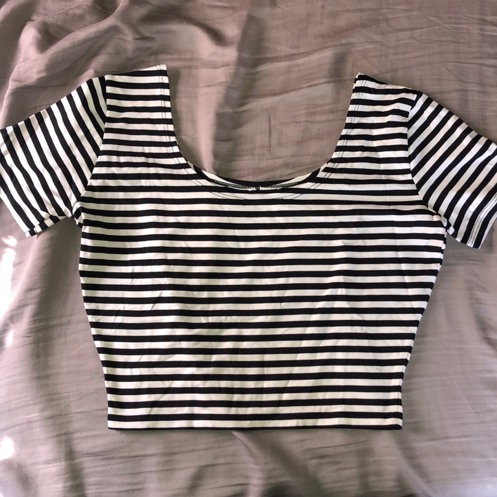 Striped crop top🐼